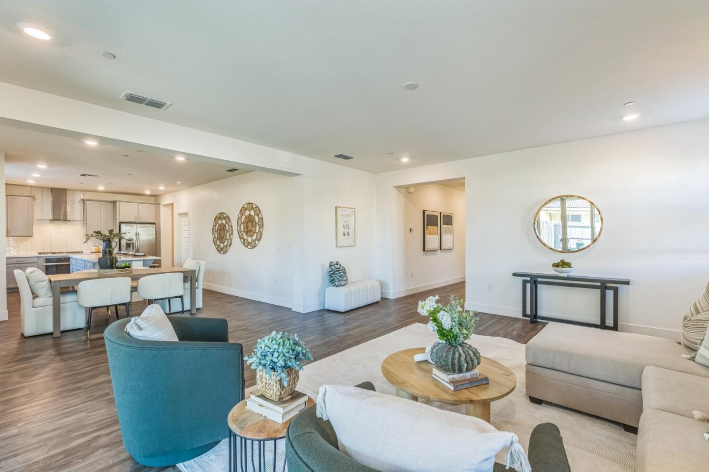 Detail Gallery Image 6 of 13 For 8824 Piano Cir, Elk Grove,  CA 95757 - 4 Beds | 3 Baths