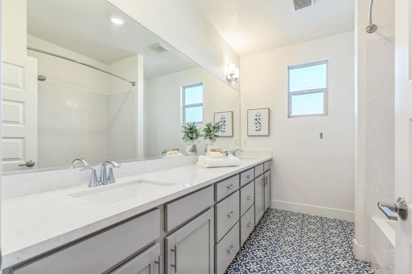 Detail Gallery Image 8 of 13 For 8824 Piano Cir, Elk Grove,  CA 95757 - 4 Beds | 3 Baths
