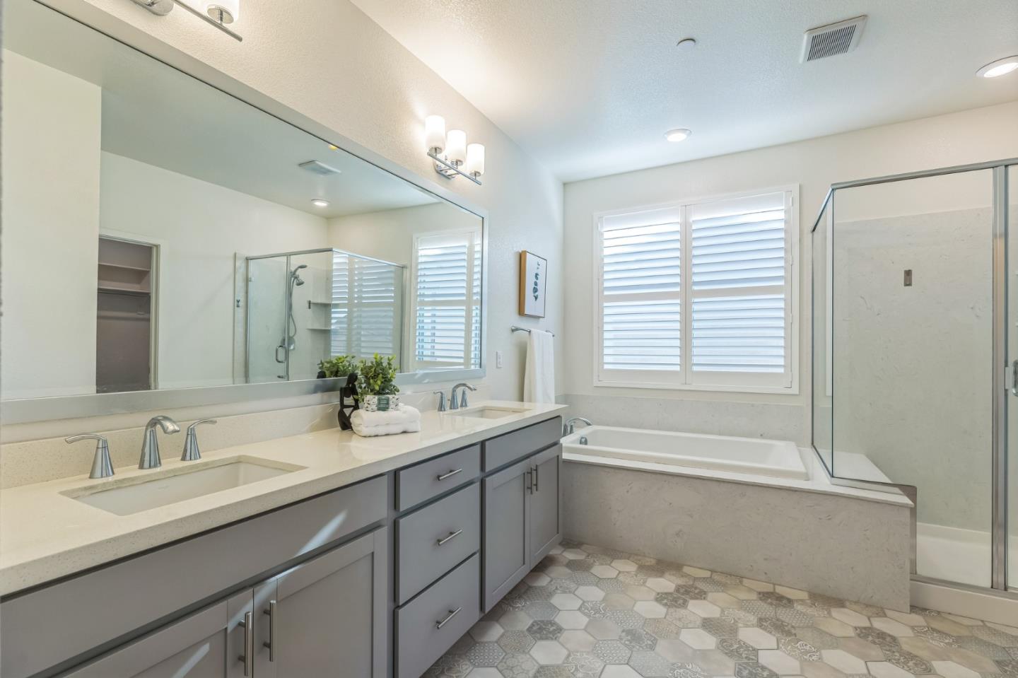 Detail Gallery Image 9 of 13 For 8824 Piano Cir, Elk Grove,  CA 95757 - 4 Beds | 3 Baths