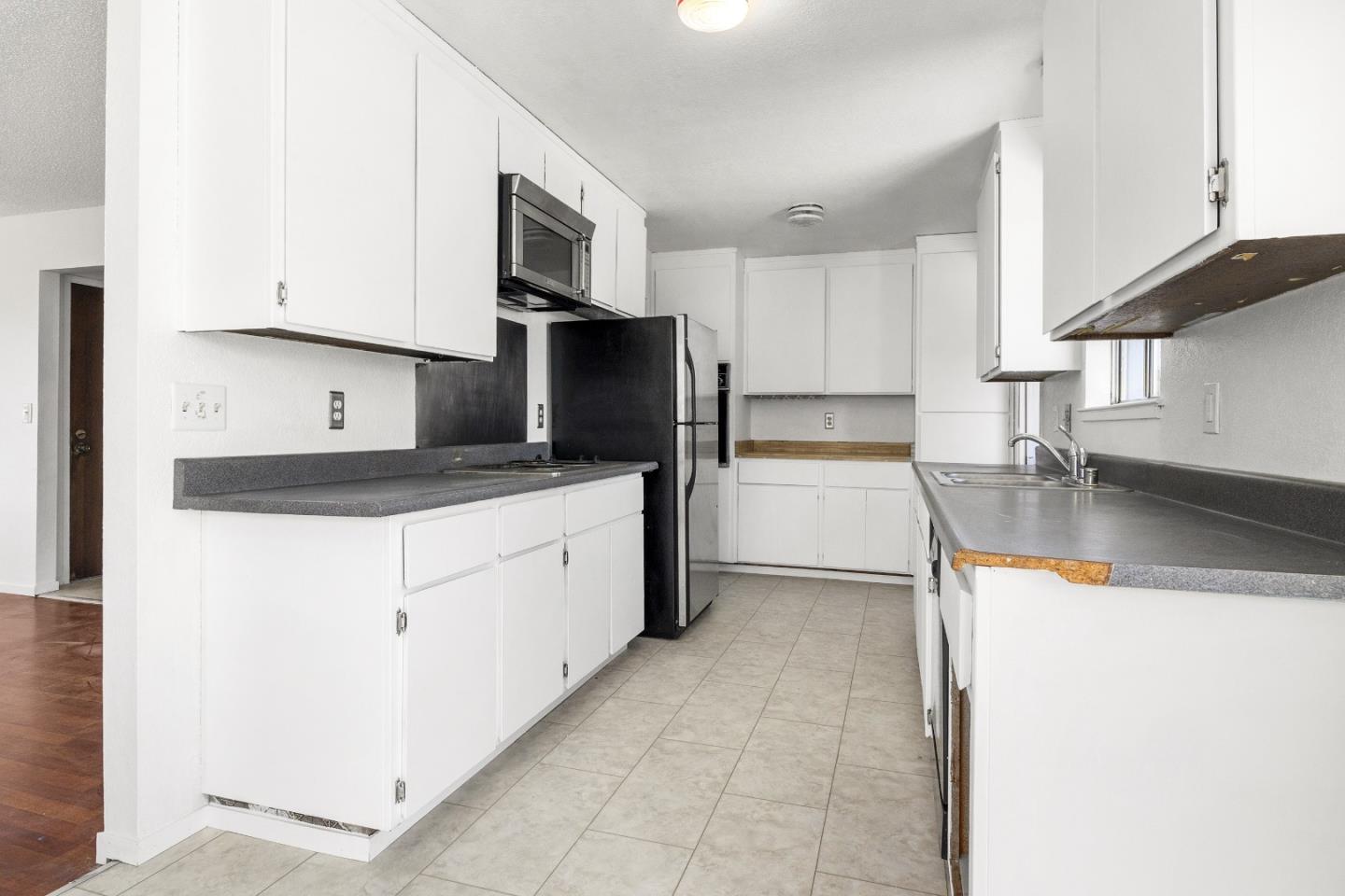 Detail Gallery Image 10 of 23 For 2158 17th Ave, Santa Cruz,  CA 95062 - 3 Beds | 2 Baths