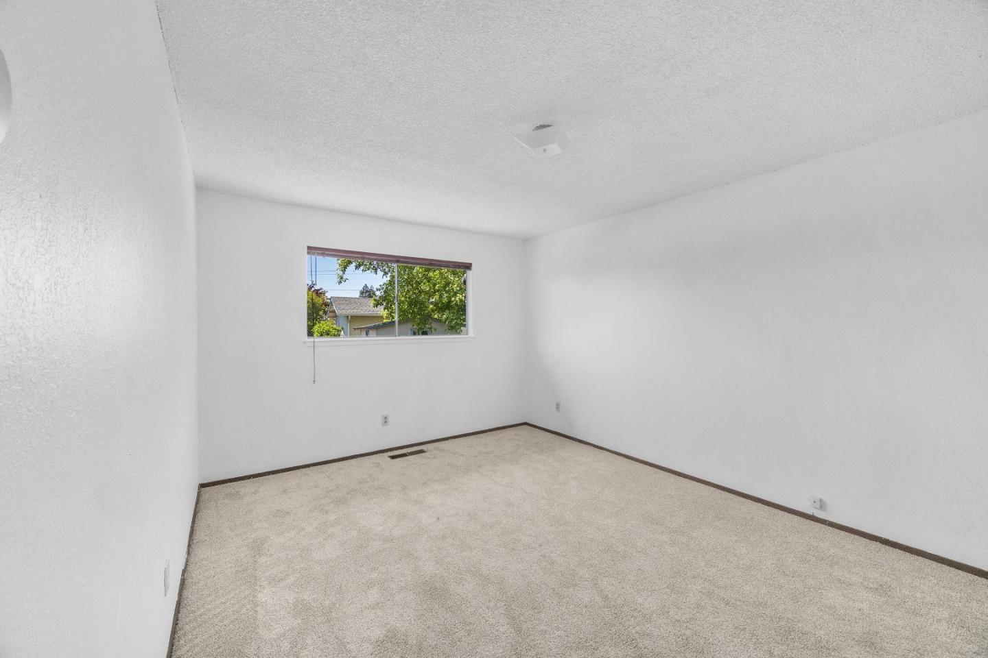 Detail Gallery Image 18 of 23 For 2158 17th Ave, Santa Cruz,  CA 95062 - 3 Beds | 2 Baths