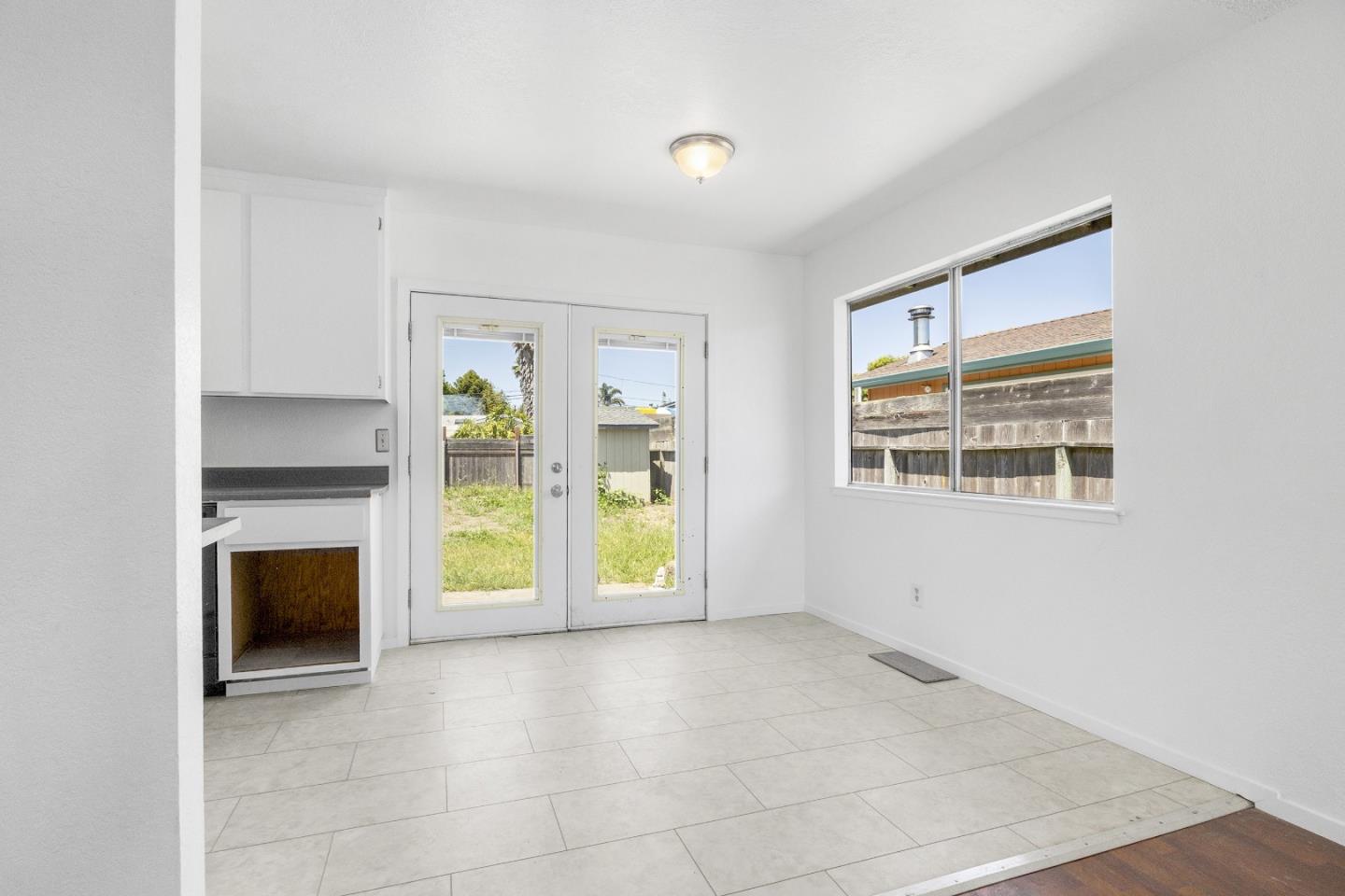 Detail Gallery Image 21 of 23 For 2158 17th Ave, Santa Cruz,  CA 95062 - 3 Beds | 2 Baths