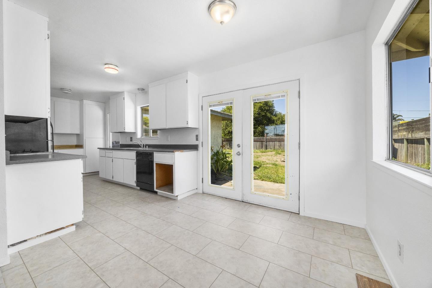 Detail Gallery Image 22 of 23 For 2158 17th Ave, Santa Cruz,  CA 95062 - 3 Beds | 2 Baths