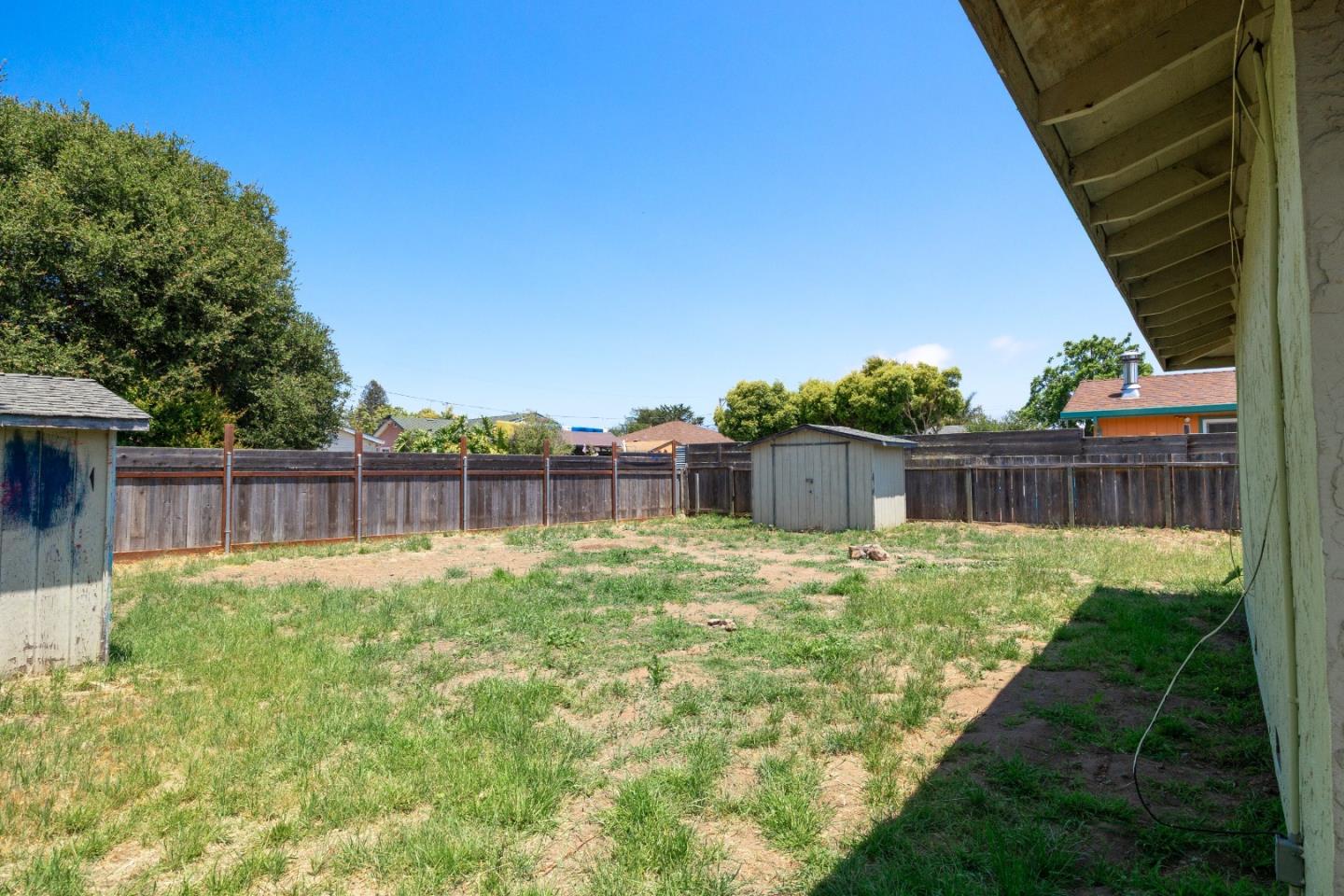 Detail Gallery Image 3 of 23 For 2158 17th Ave, Santa Cruz,  CA 95062 - 3 Beds | 2 Baths