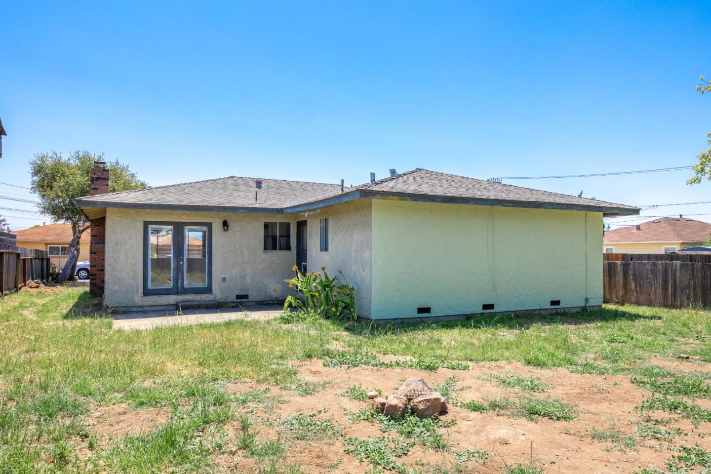 Detail Gallery Image 4 of 23 For 2158 17th Ave, Santa Cruz,  CA 95062 - 3 Beds | 2 Baths