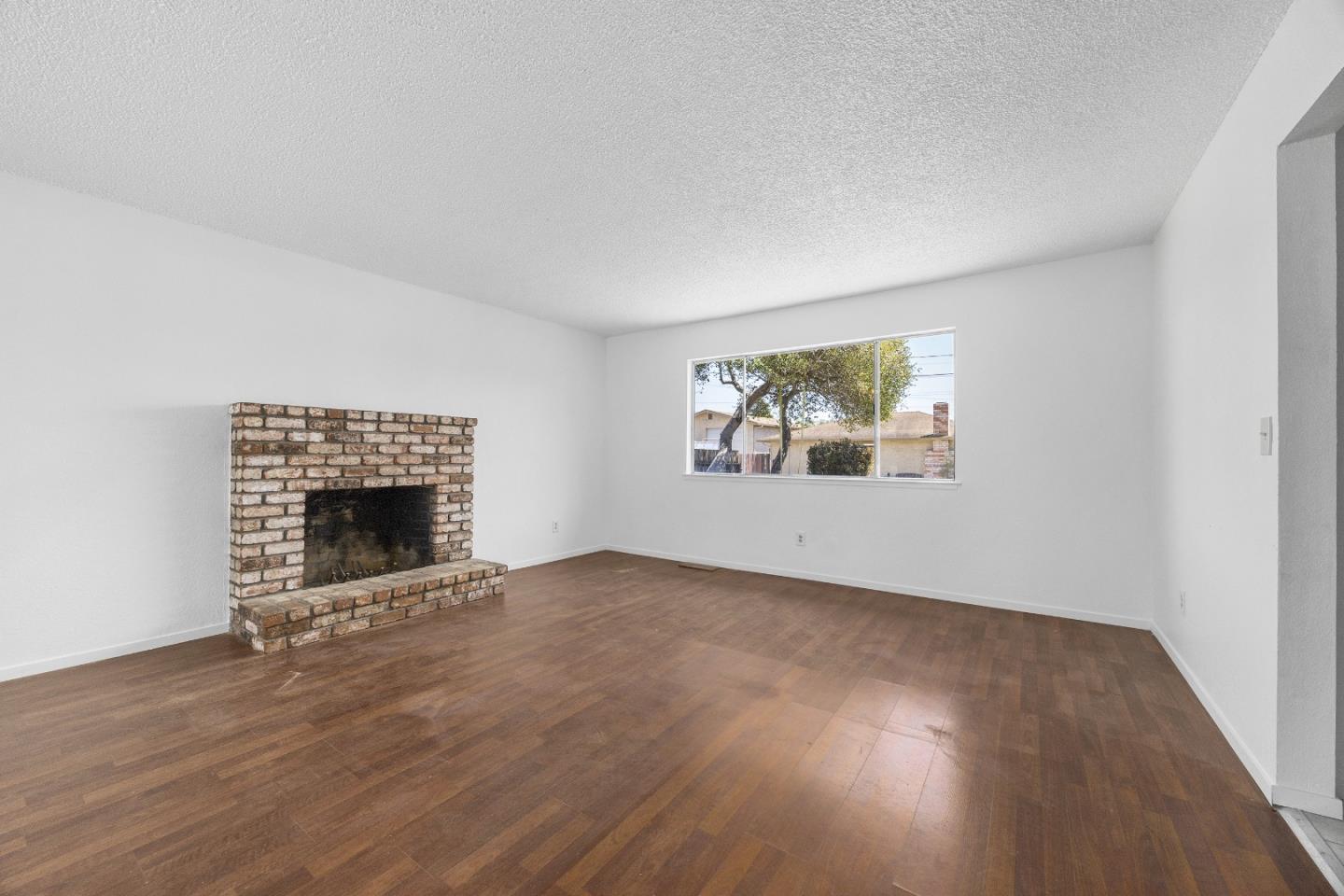 Detail Gallery Image 5 of 23 For 2158 17th Ave, Santa Cruz,  CA 95062 - 3 Beds | 2 Baths
