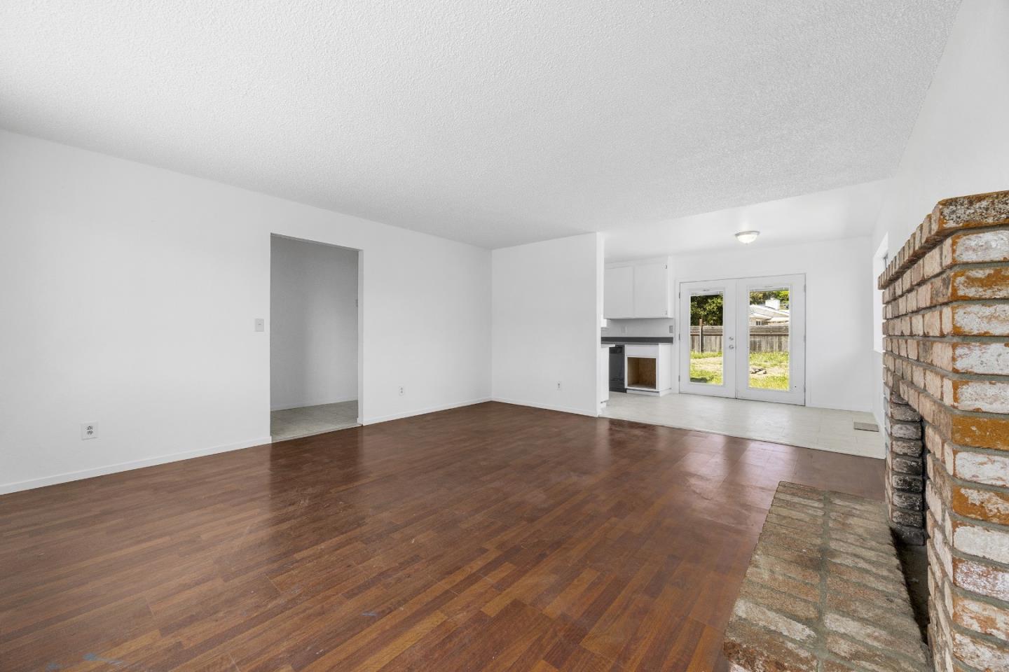 Detail Gallery Image 6 of 23 For 2158 17th Ave, Santa Cruz,  CA 95062 - 3 Beds | 2 Baths