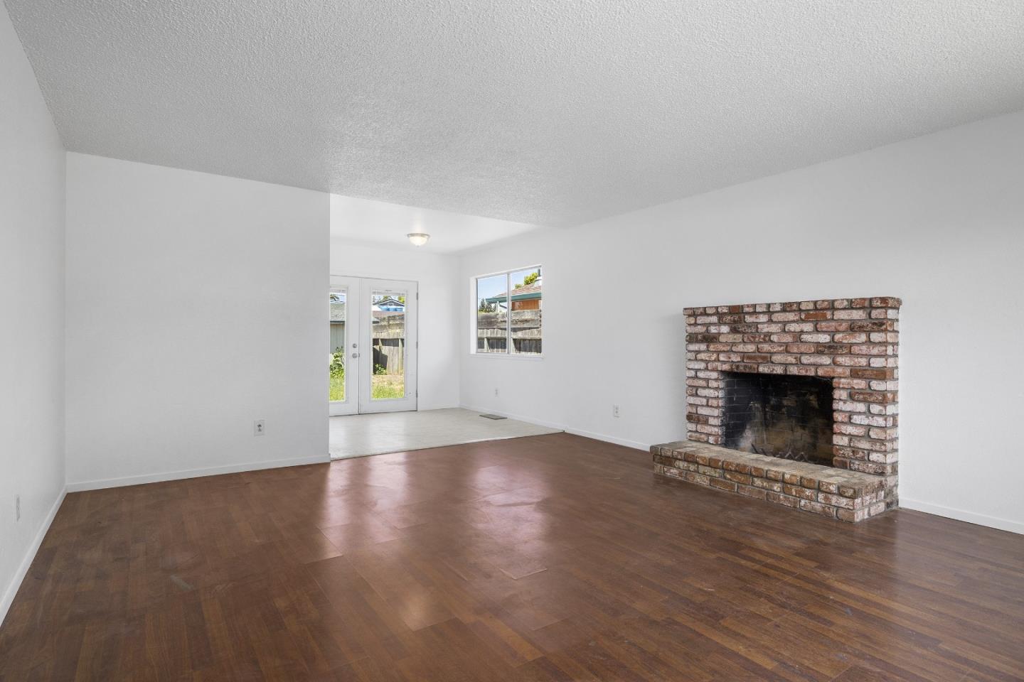 Detail Gallery Image 7 of 23 For 2158 17th Ave, Santa Cruz,  CA 95062 - 3 Beds | 2 Baths