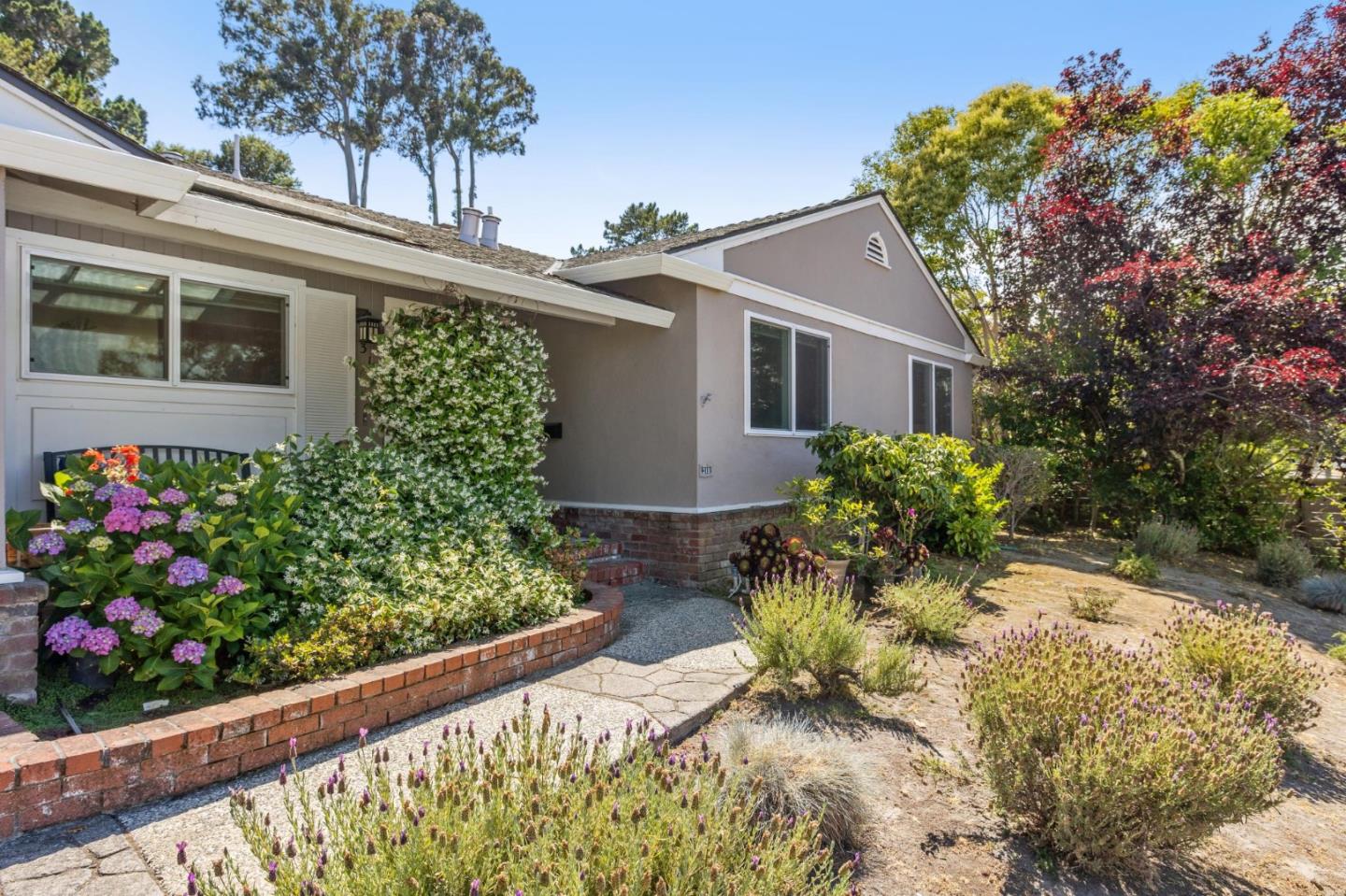 Detail Gallery Image 4 of 50 For 319 Castenada Dr, Millbrae,  CA 94030 - 4 Beds | 2 Baths