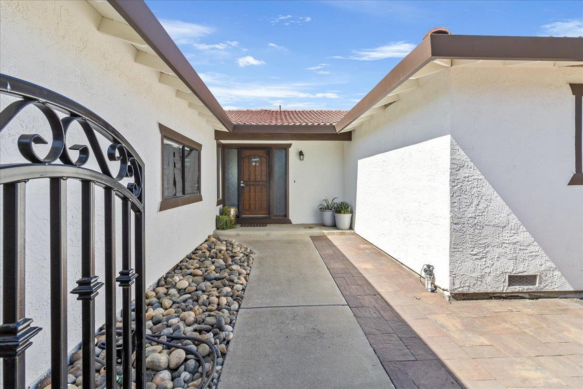 Detail Gallery Image 2 of 32 For 1640 Sunset Dr, Hollister,  CA 95023 - 3 Beds | 2 Baths