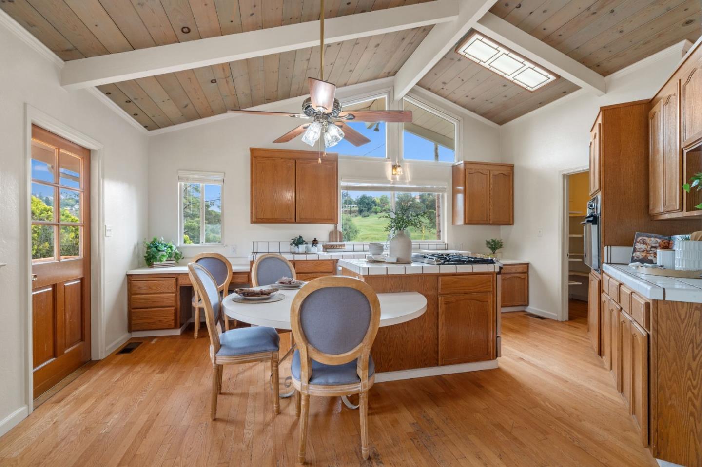 Detail Gallery Image 13 of 54 For 17121 Parkview Dr, Morgan Hill,  CA 95037 - 4 Beds | 3 Baths