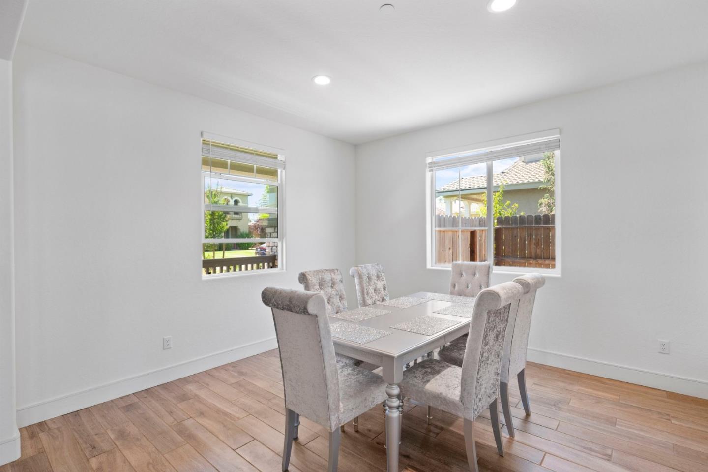 Detail Gallery Image 10 of 53 For 15005 Torrey Pines Cir, Chowchilla,  CA 93610 - 4 Beds | 2/1 Baths