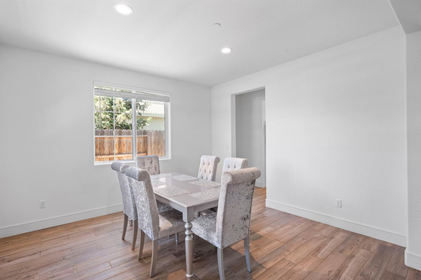 Detail Gallery Image 11 of 53 For 15005 Torrey Pines Cir, Chowchilla,  CA 93610 - 4 Beds | 2/1 Baths