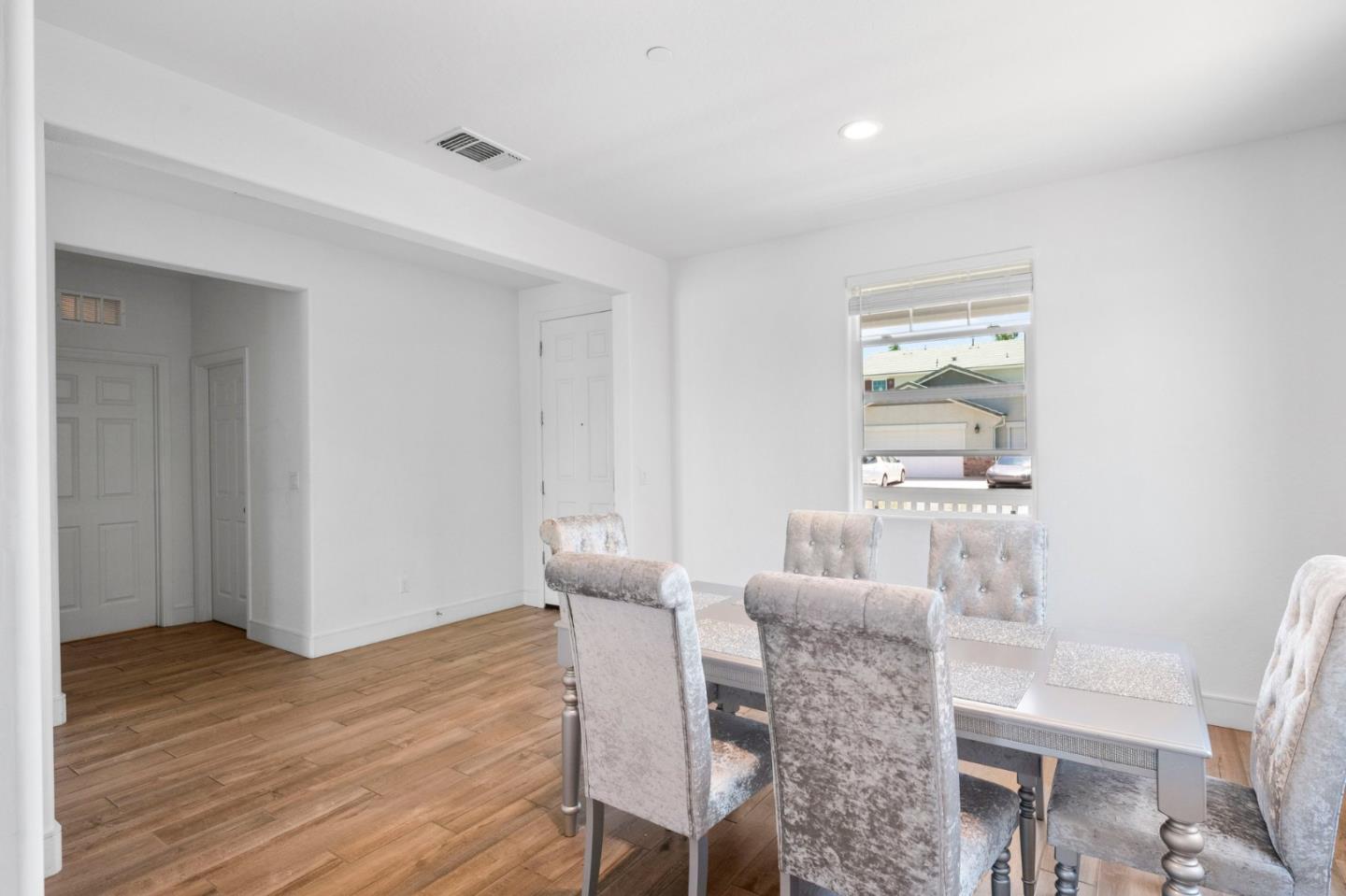Detail Gallery Image 12 of 53 For 15005 Torrey Pines Cir, Chowchilla,  CA 93610 - 4 Beds | 2/1 Baths