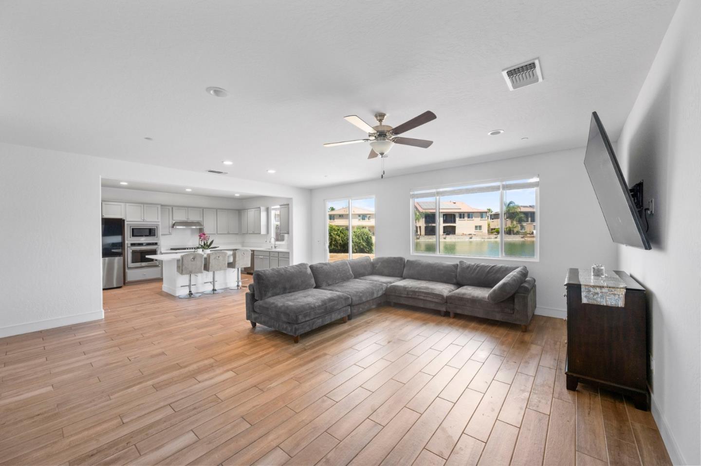 Detail Gallery Image 17 of 53 For 15005 Torrey Pines Cir, Chowchilla,  CA 93610 - 4 Beds | 2/1 Baths