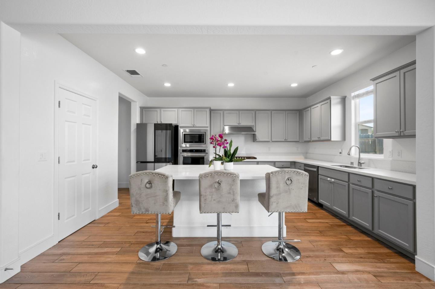 Detail Gallery Image 19 of 53 For 15005 Torrey Pines Cir, Chowchilla,  CA 93610 - 4 Beds | 2/1 Baths