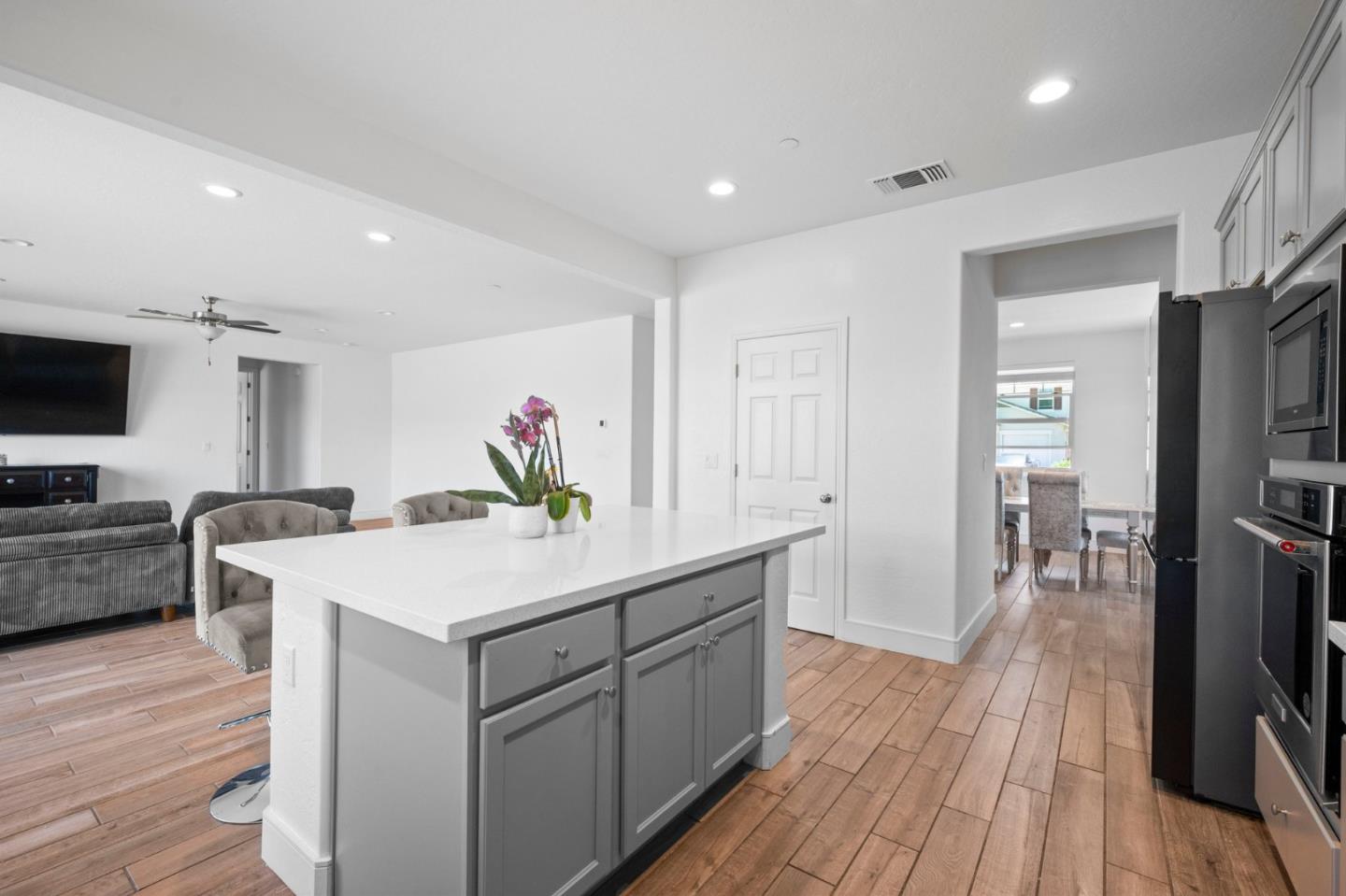 Detail Gallery Image 22 of 53 For 15005 Torrey Pines Cir, Chowchilla,  CA 93610 - 4 Beds | 2/1 Baths