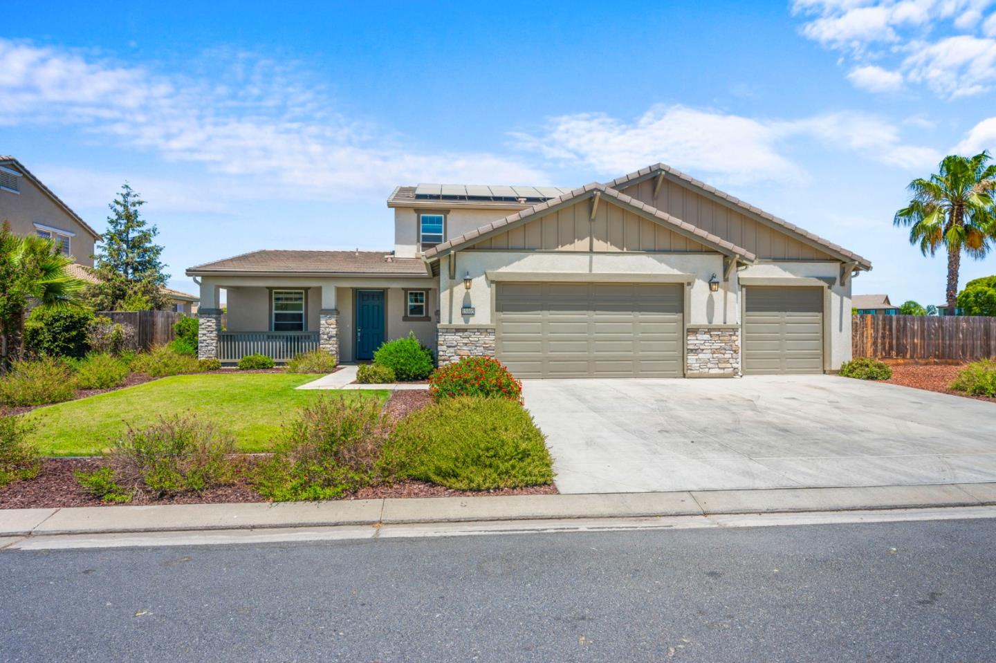 Detail Gallery Image 4 of 53 For 15005 Torrey Pines Cir, Chowchilla,  CA 93610 - 4 Beds | 2/1 Baths