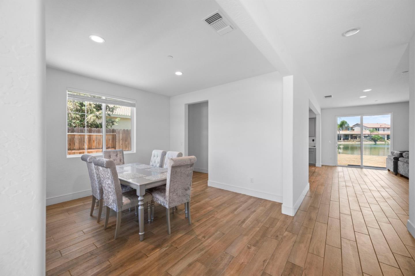 Detail Gallery Image 8 of 53 For 15005 Torrey Pines Cir, Chowchilla,  CA 93610 - 4 Beds | 2/1 Baths