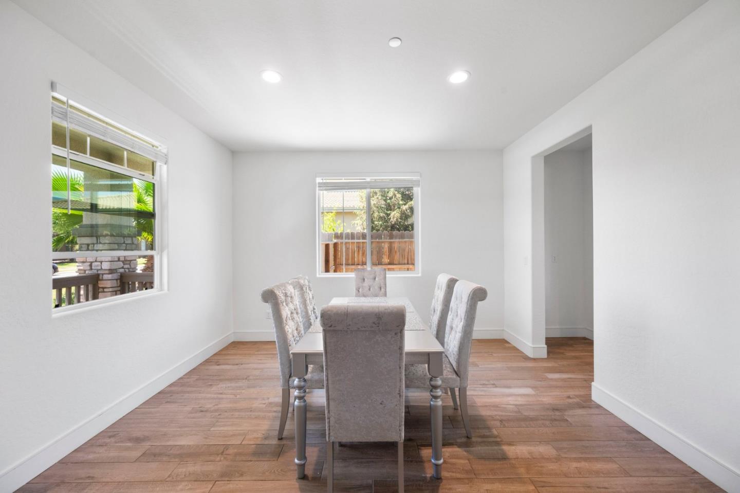 Detail Gallery Image 9 of 53 For 15005 Torrey Pines Cir, Chowchilla,  CA 93610 - 4 Beds | 2/1 Baths