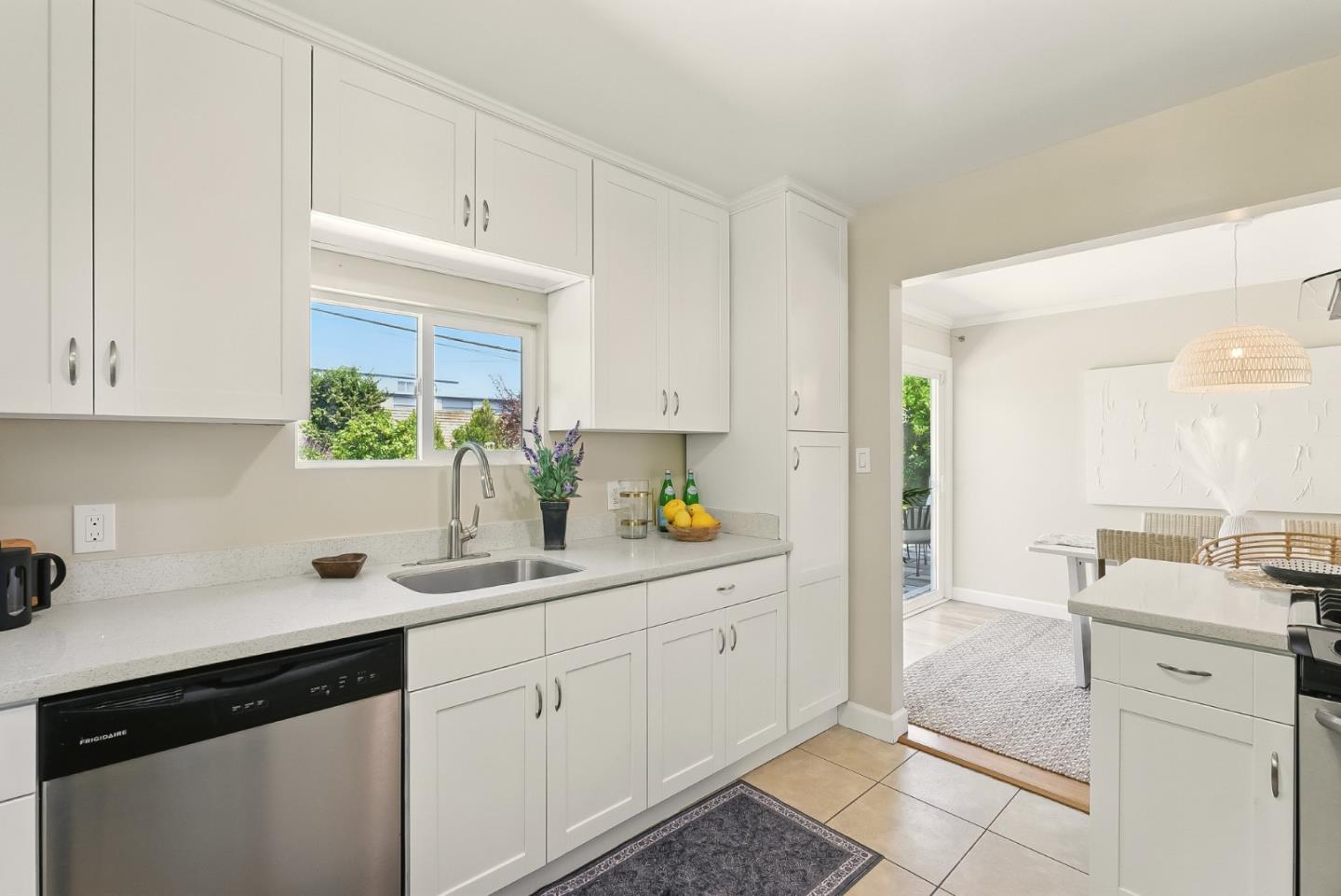 Detail Gallery Image 12 of 36 For 2077 Shoreview Ave, San Mateo,  CA 94401 - 3 Beds | 1 Baths