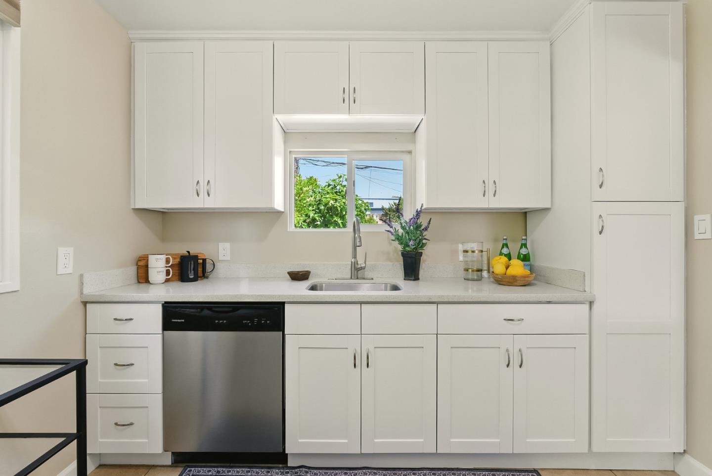 Detail Gallery Image 14 of 36 For 2077 Shoreview Ave, San Mateo,  CA 94401 - 3 Beds | 1 Baths