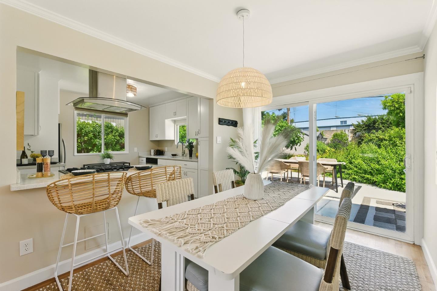 Detail Gallery Image 8 of 36 For 2077 Shoreview Ave, San Mateo,  CA 94401 - 3 Beds | 1 Baths