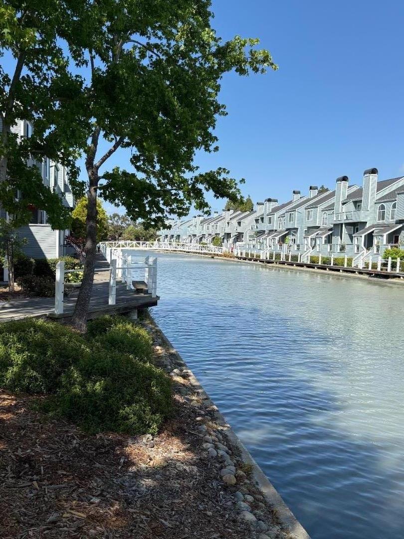 Detail Gallery Image 2 of 11 For 767 Portwalk Pl, Redwood City,  CA 94065 - 2 Beds | 1 Baths