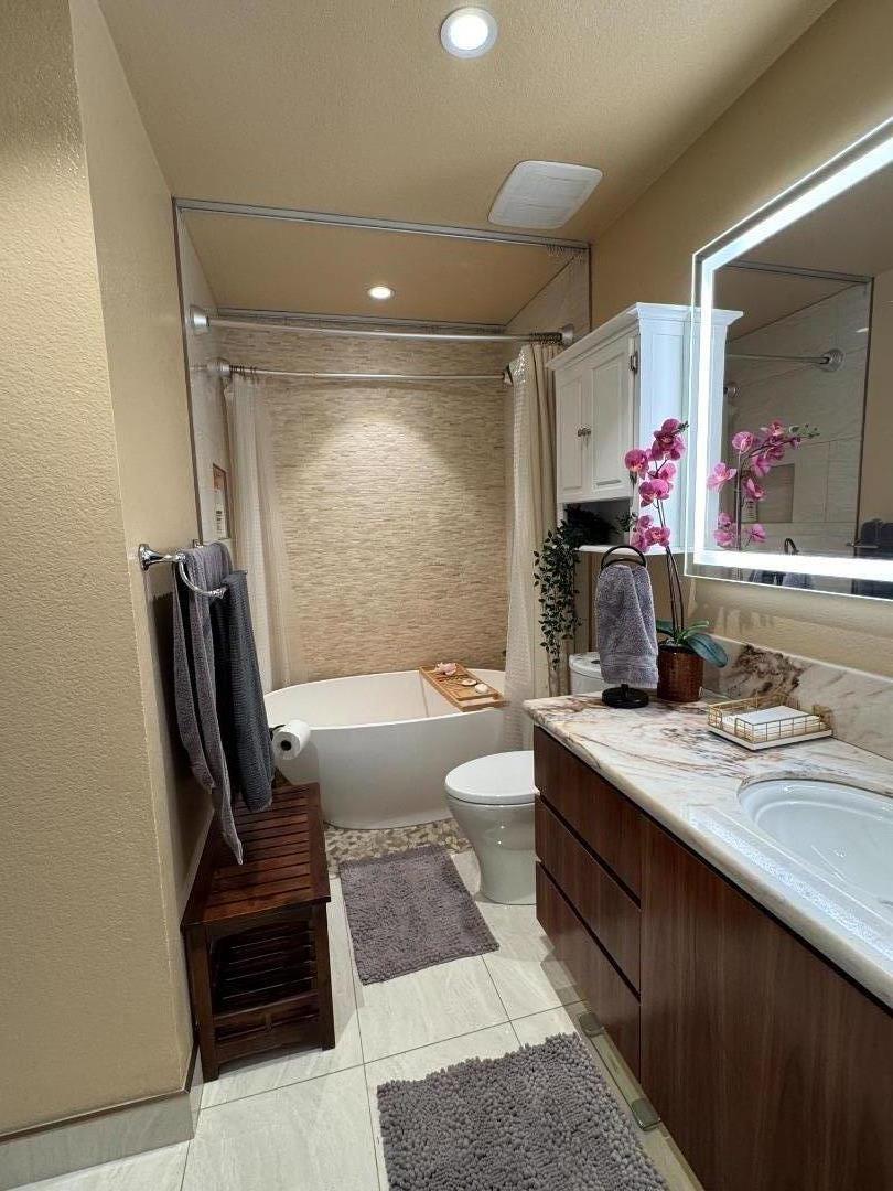 Detail Gallery Image 8 of 11 For 767 Portwalk Pl, Redwood City,  CA 94065 - 2 Beds | 1 Baths