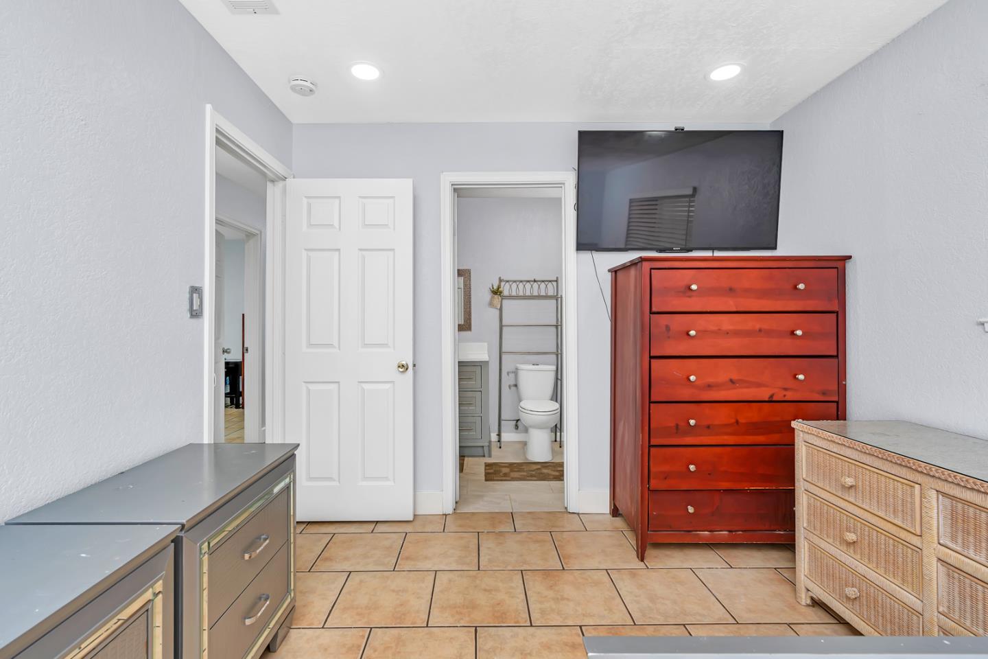 Detail Gallery Image 15 of 35 For 1005 W 8th St, Merced,  CA 95341 - 3 Beds | 2 Baths