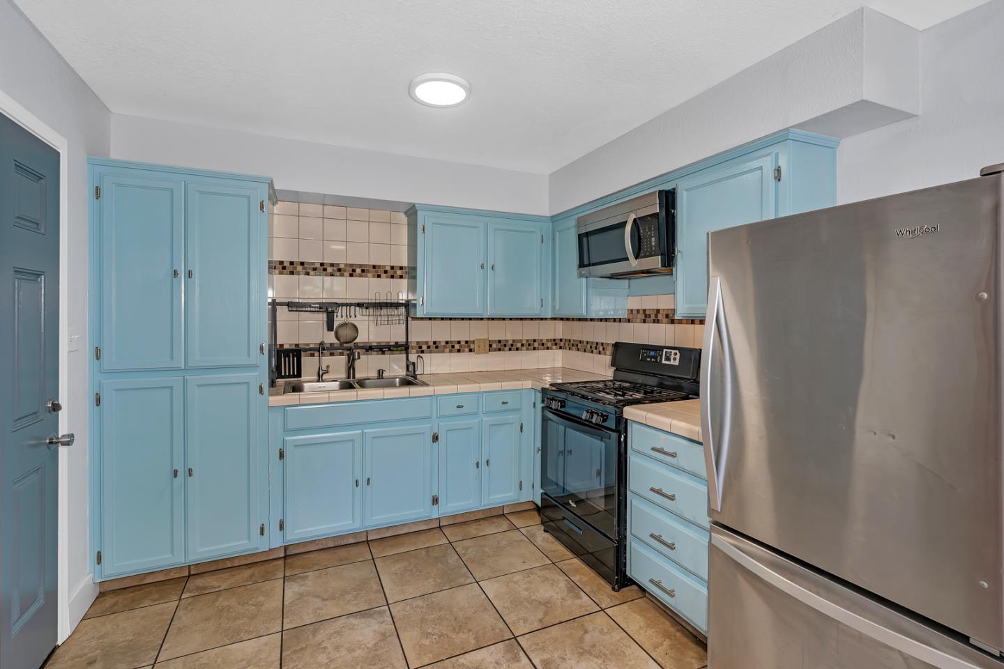 Detail Gallery Image 5 of 35 For 1005 W 8th St, Merced,  CA 95341 - 3 Beds | 2 Baths