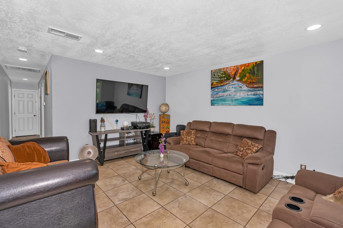 Detail Gallery Image 8 of 35 For 1005 W 8th St, Merced,  CA 95341 - 3 Beds | 2 Baths