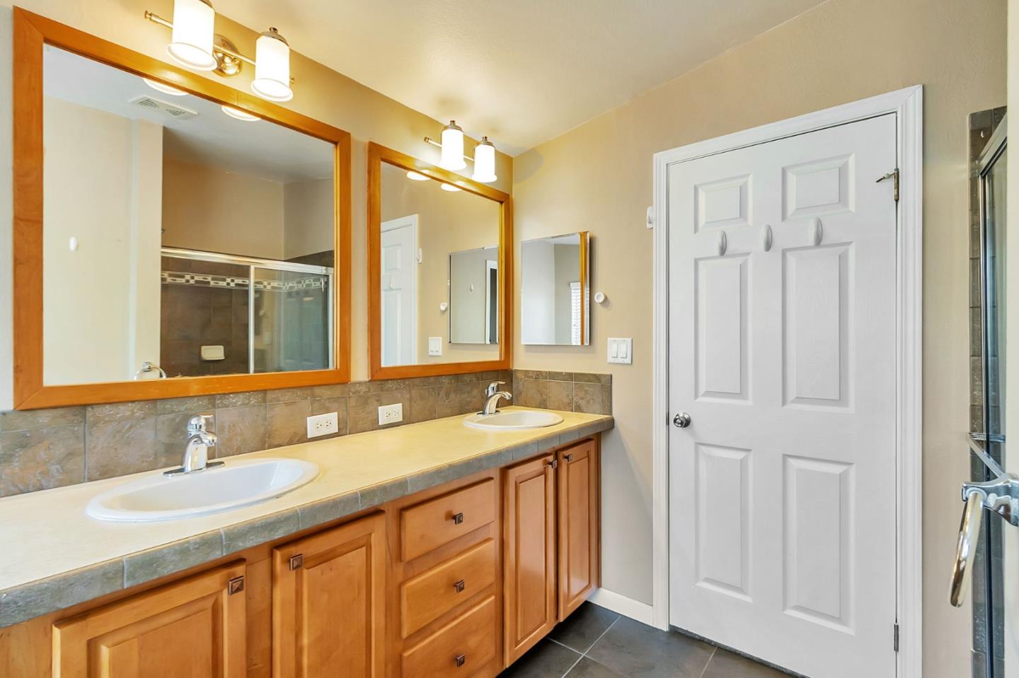 Detail Gallery Image 34 of 37 For 1225 Vienna Dr #437,  Sunnyvale,  CA 94089 - 3 Beds | 2 Baths