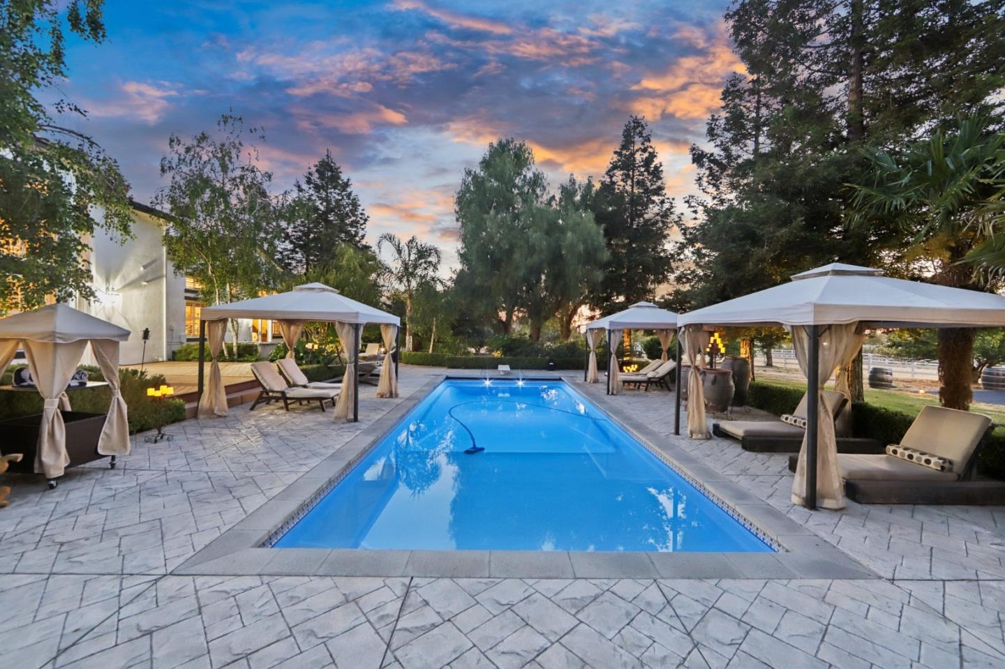 Detail Gallery Image 10 of 39 For 1150 Stony Brook Dr, Hollister,  CA 95023 - 4 Beds | 4 Baths