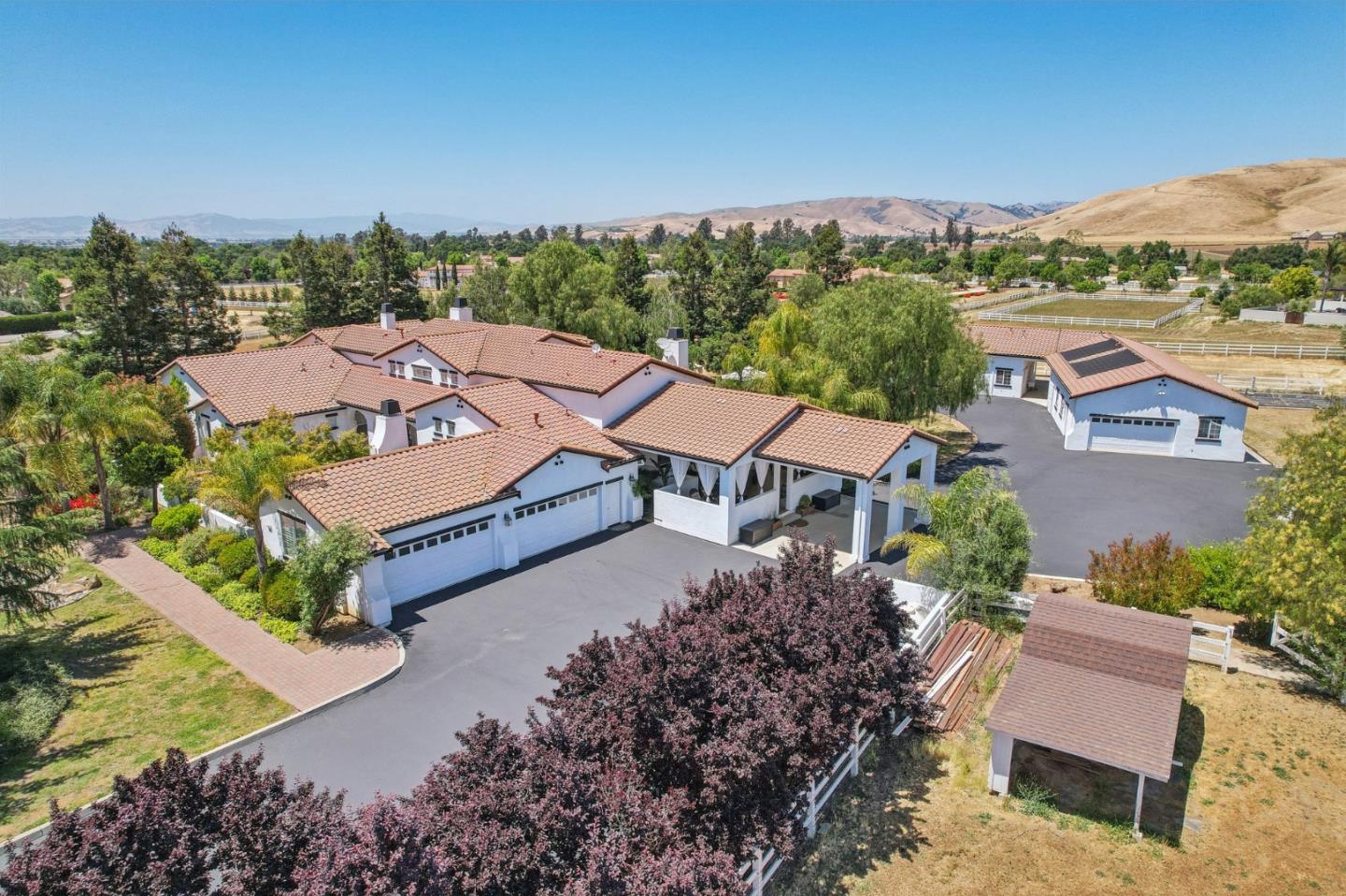 Detail Gallery Image 2 of 39 For 1150 Stony Brook Dr, Hollister,  CA 95023 - 4 Beds | 4 Baths