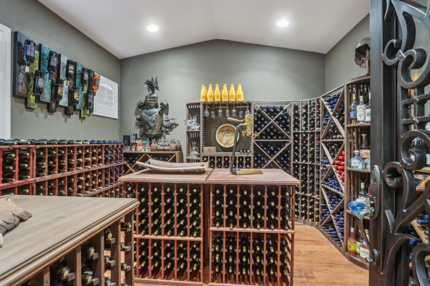 Detail Gallery Image 21 of 39 For 1150 Stony Brook Dr, Hollister,  CA 95023 - 4 Beds | 4 Baths