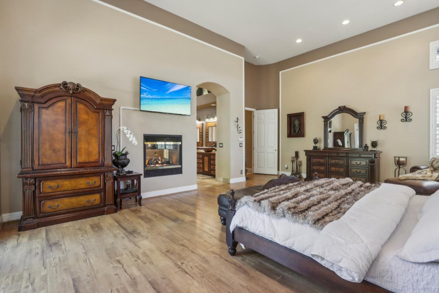 Detail Gallery Image 24 of 39 For 1150 Stony Brook Dr, Hollister,  CA 95023 - 4 Beds | 4 Baths