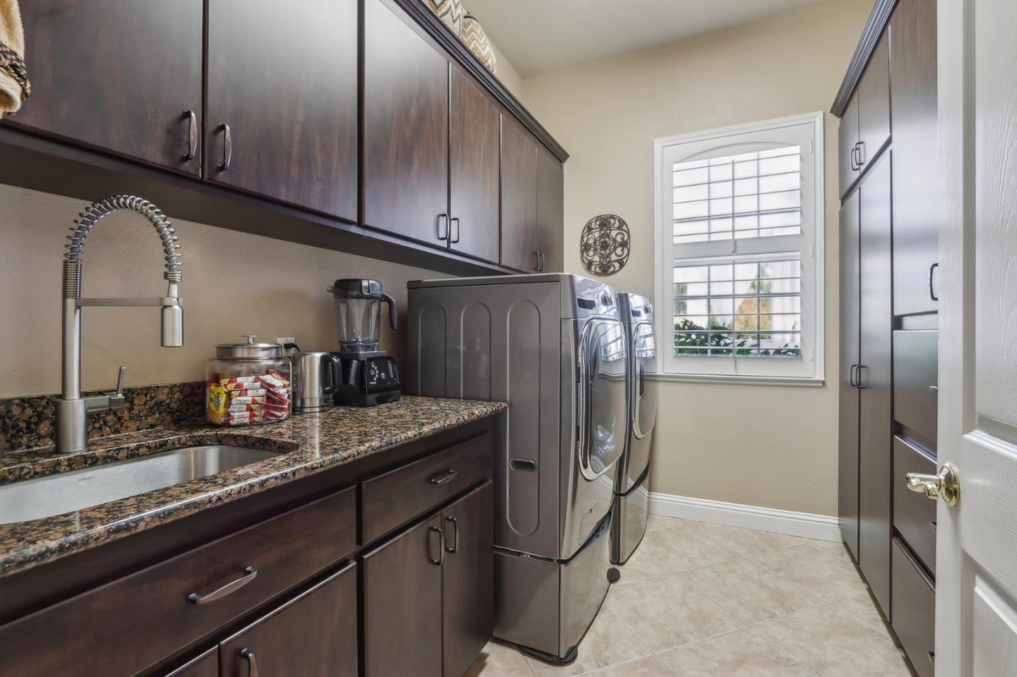Detail Gallery Image 28 of 39 For 1150 Stony Brook Dr, Hollister,  CA 95023 - 4 Beds | 4 Baths