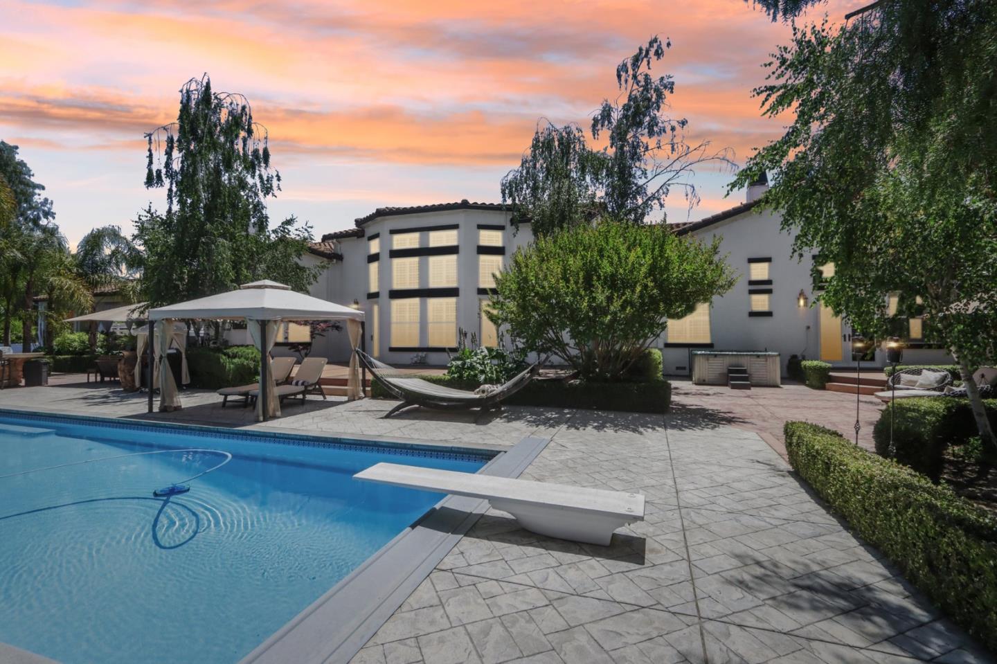 Detail Gallery Image 34 of 39 For 1150 Stony Brook Dr, Hollister,  CA 95023 - 4 Beds | 4 Baths