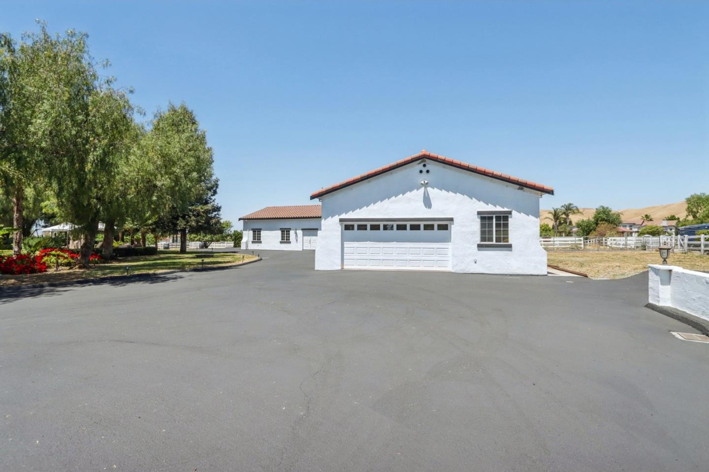 Detail Gallery Image 36 of 39 For 1150 Stony Brook Dr, Hollister,  CA 95023 - 4 Beds | 4 Baths