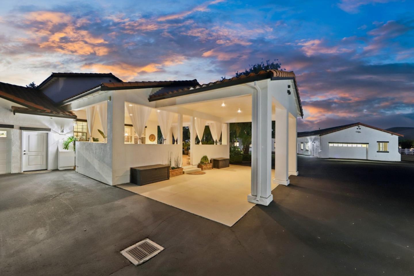 Detail Gallery Image 5 of 39 For 1150 Stony Brook Dr, Hollister,  CA 95023 - 4 Beds | 4 Baths