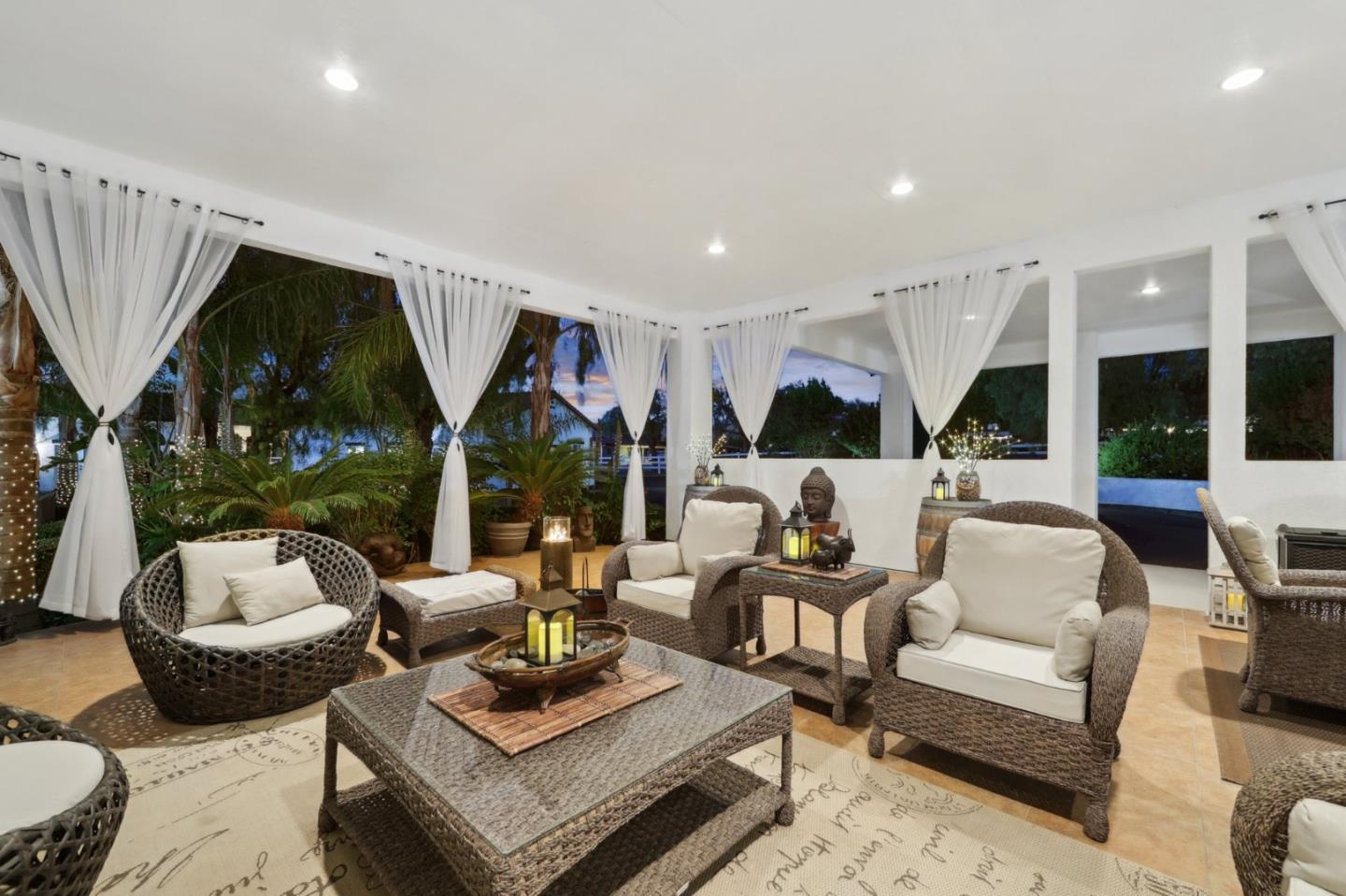 Detail Gallery Image 7 of 39 For 1150 Stony Brook Dr, Hollister,  CA 95023 - 4 Beds | 4 Baths