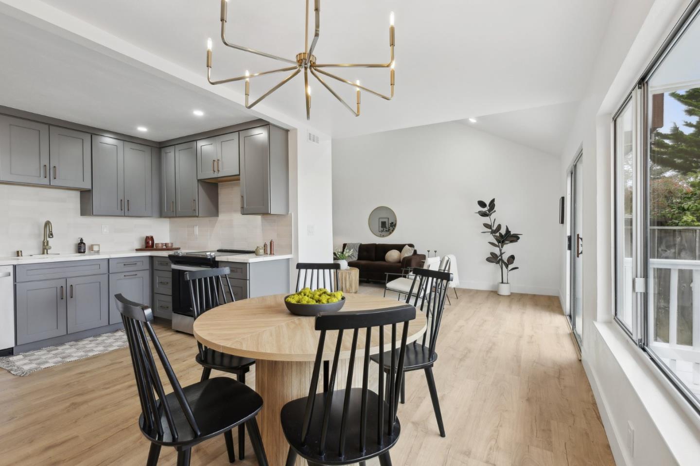 Detail Gallery Image 7 of 35 For 3918 Crofton Way, South San Francisco,  CA 94080 - 4 Beds | 2/1 Baths