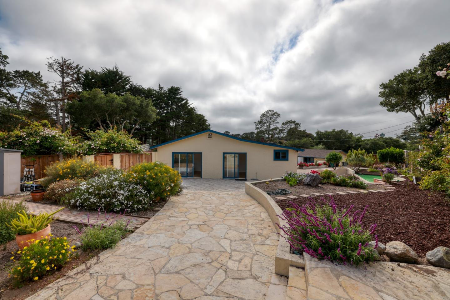 Detail Gallery Image 13 of 20 For 1275 Josselyn Canyon Rd, Monterey,  CA 93940 - 3 Beds | 2 Baths