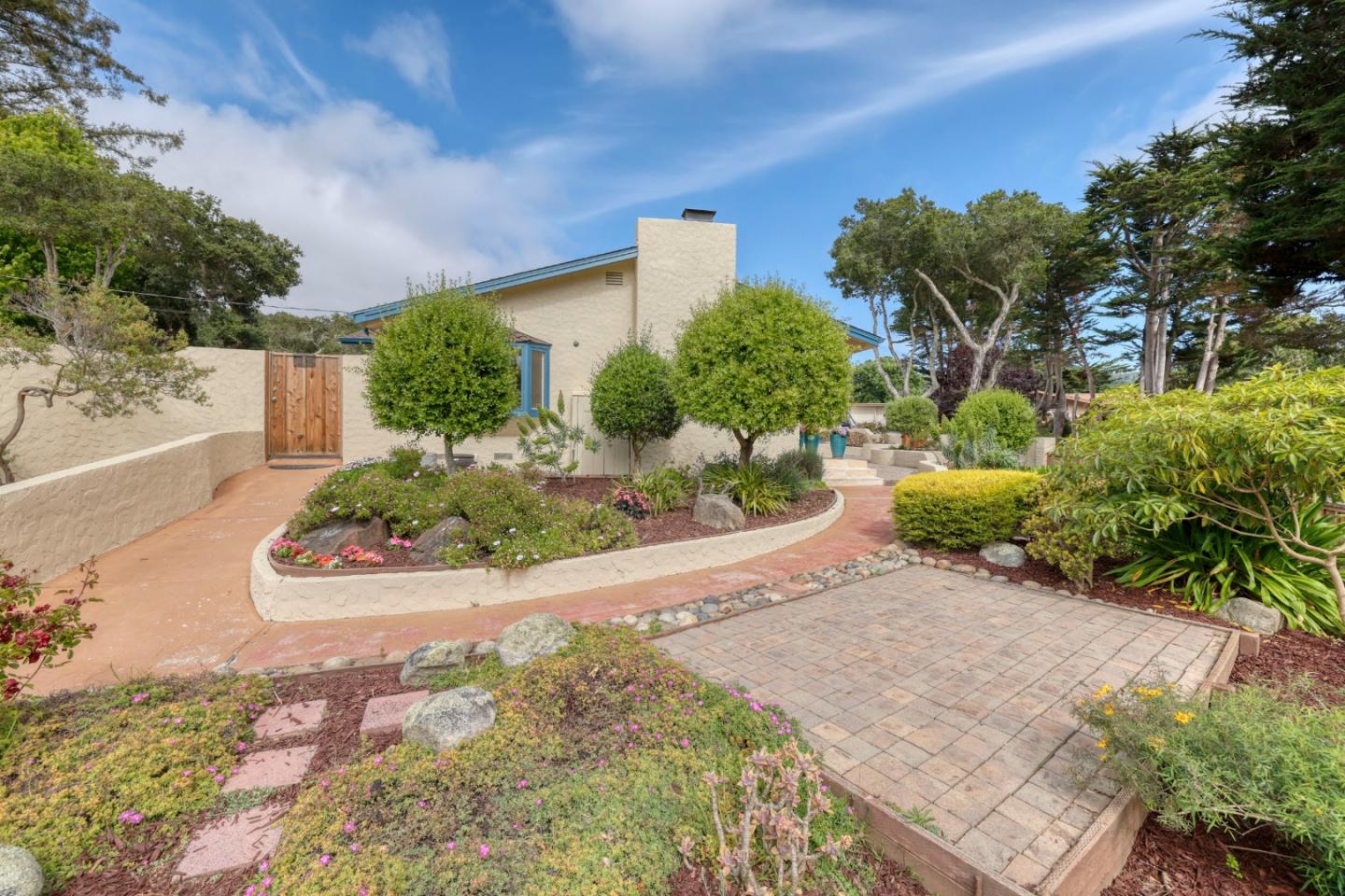 Detail Gallery Image 16 of 20 For 1275 Josselyn Canyon Rd, Monterey,  CA 93940 - 3 Beds | 2 Baths