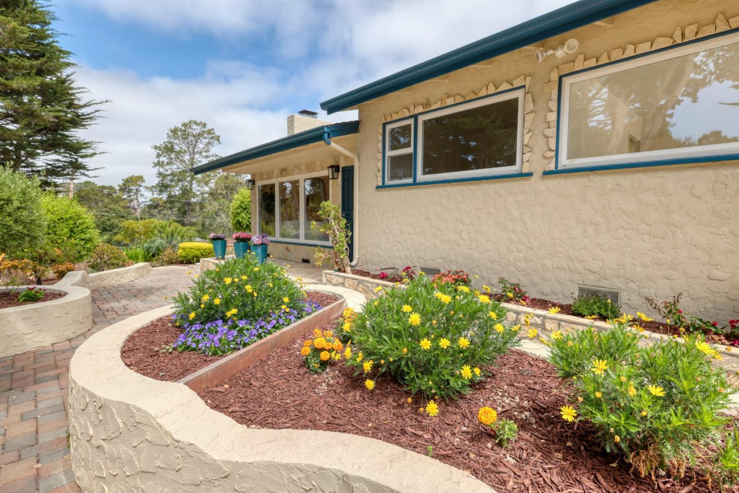 Detail Gallery Image 17 of 20 For 1275 Josselyn Canyon Rd, Monterey,  CA 93940 - 3 Beds | 2 Baths
