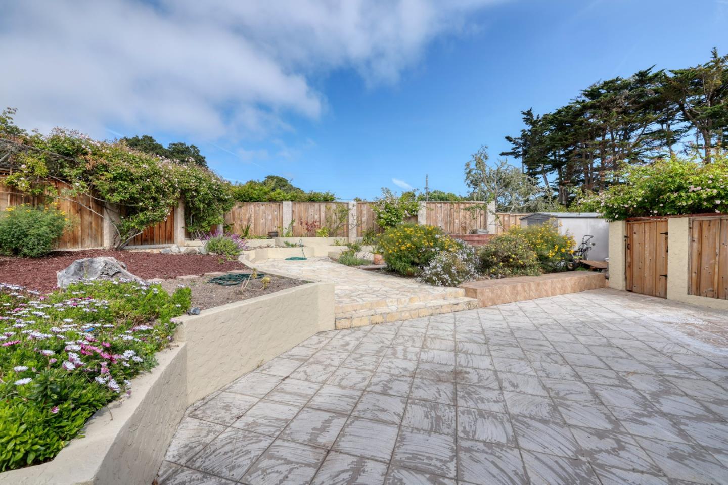 Detail Gallery Image 20 of 20 For 1275 Josselyn Canyon Rd, Monterey,  CA 93940 - 3 Beds | 2 Baths