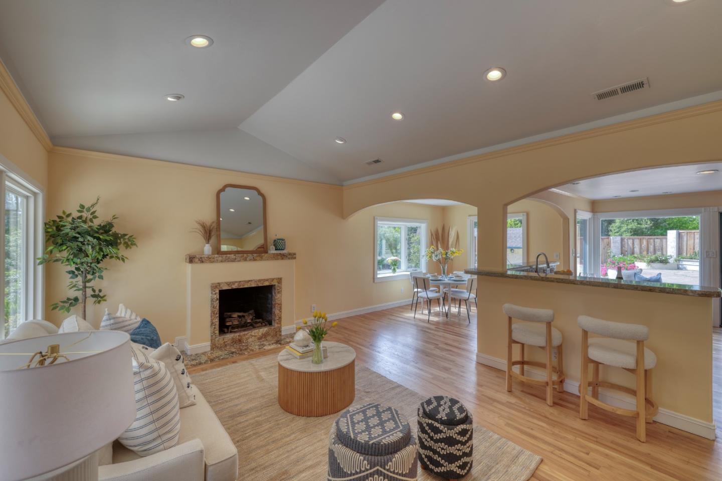 Detail Gallery Image 3 of 20 For 1275 Josselyn Canyon Rd, Monterey,  CA 93940 - 3 Beds | 2 Baths