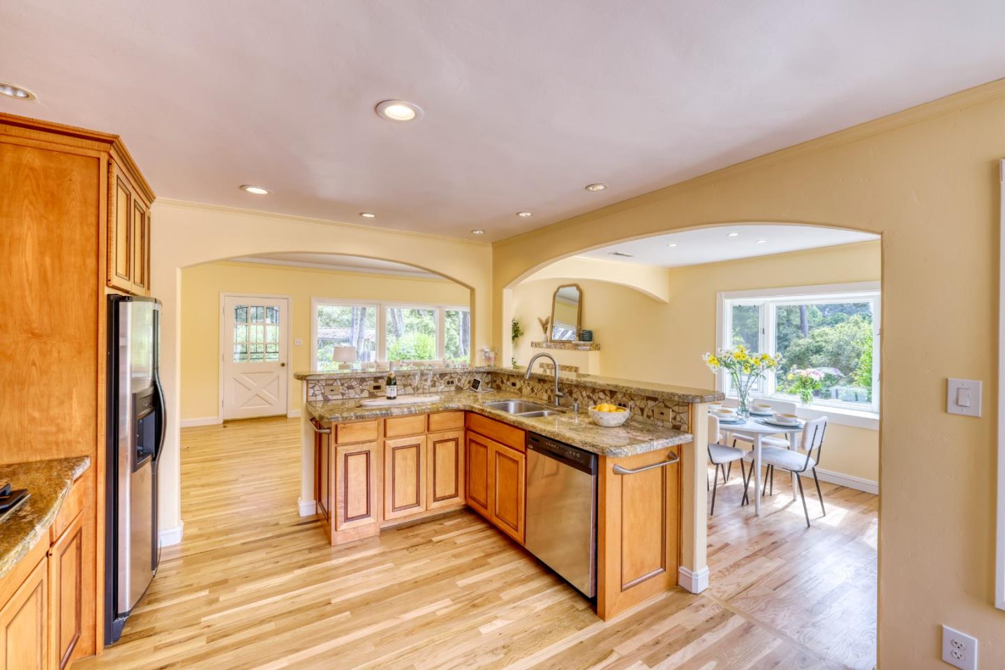 Detail Gallery Image 4 of 20 For 1275 Josselyn Canyon Rd, Monterey,  CA 93940 - 3 Beds | 2 Baths