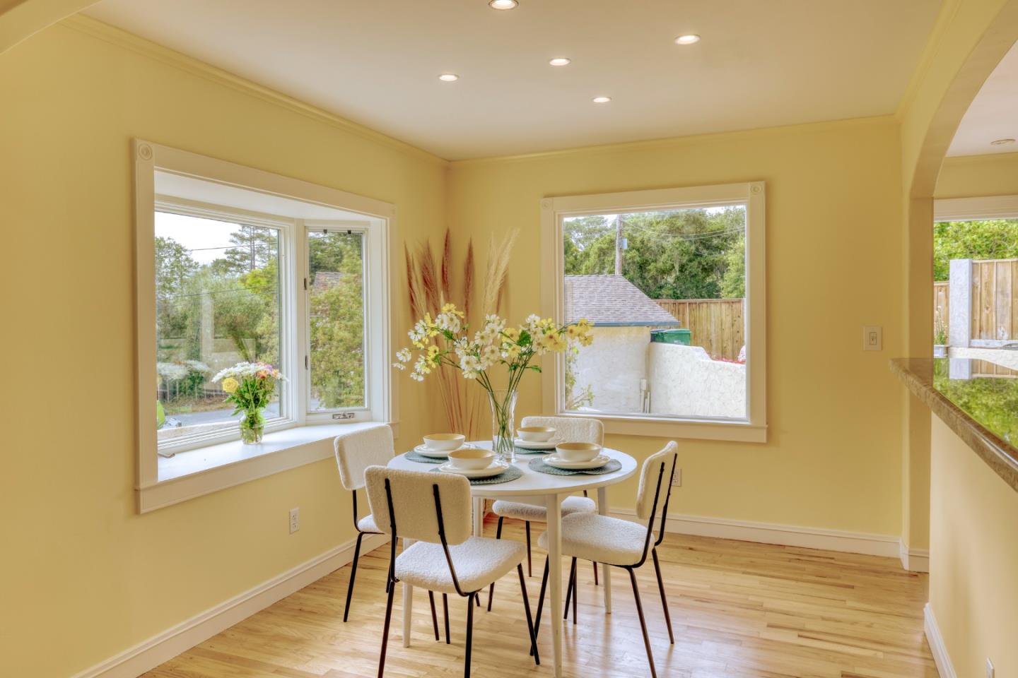 Detail Gallery Image 5 of 20 For 1275 Josselyn Canyon Rd, Monterey,  CA 93940 - 3 Beds | 2 Baths